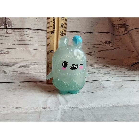 I Dig Monsters Blue Yeti 2.75" Toy Figure - Picture 5 of 5